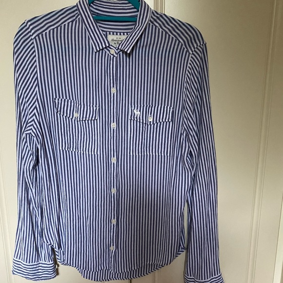 ABERCROMBIE & Fitch stripped Blouse . - Picture 2 of 8